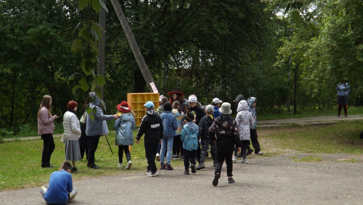 Сегодня специалисты районного Дома культуры провели – Закрытие лагерной смены.
