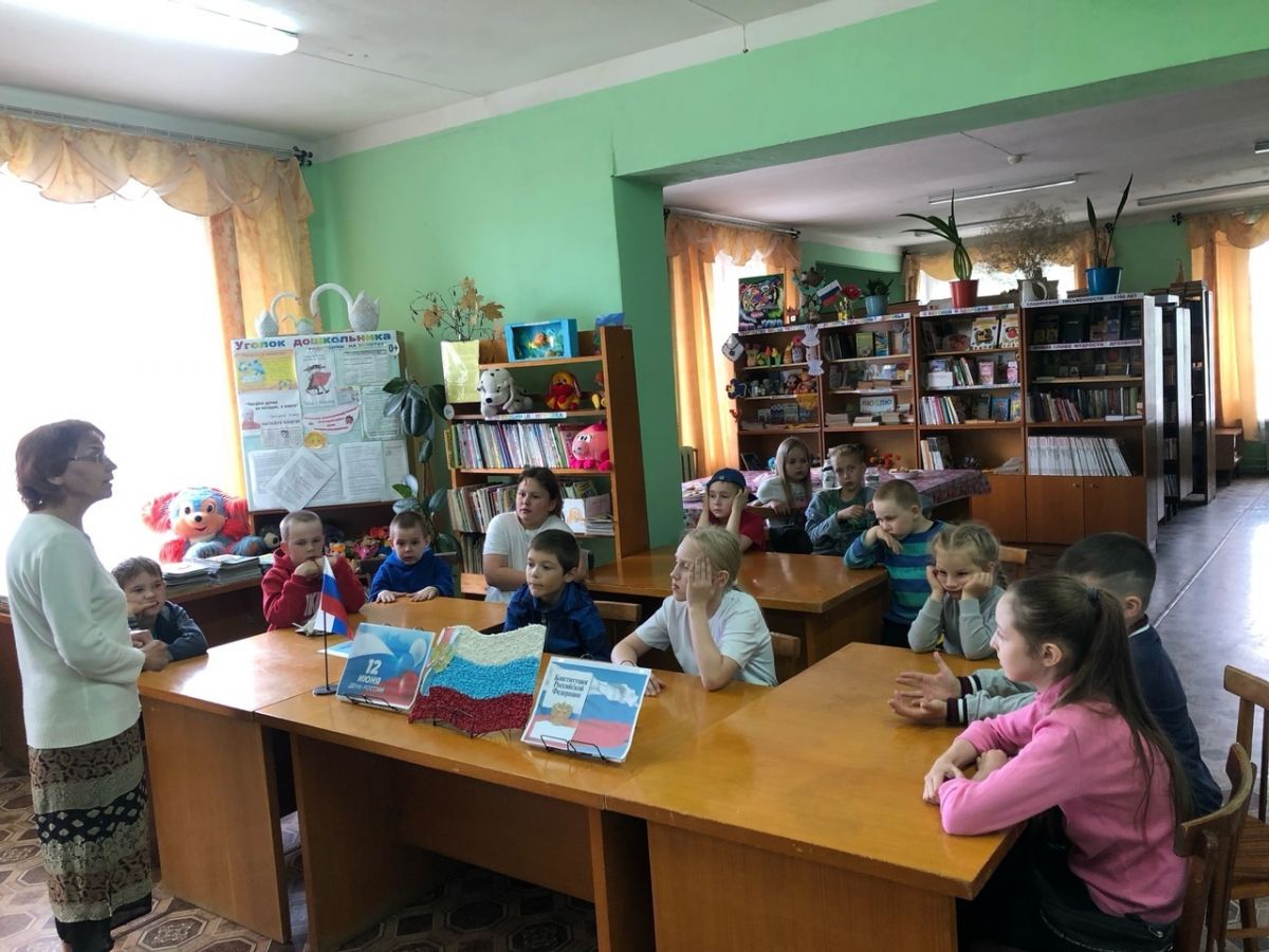 Мастер-класс по рисованию матрёшки «Матрёшка-символ России» в Грехневском ДК.