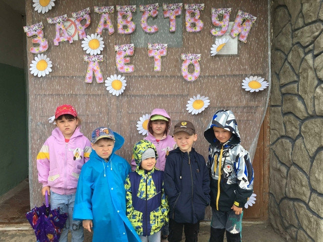 Развлекательно-игровая программа "Должны смеяться дети, и в мирном мире жить" в Заевском сельском Доме культуры.