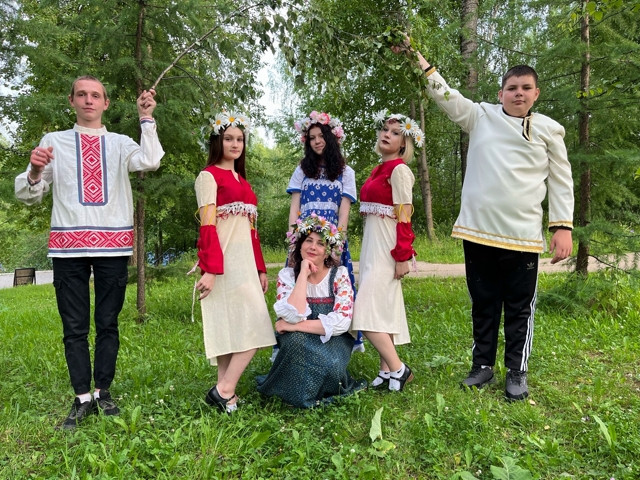 Специалисты Районного Дома культуры провели развлекательную программу для подростков "Иван Купала"