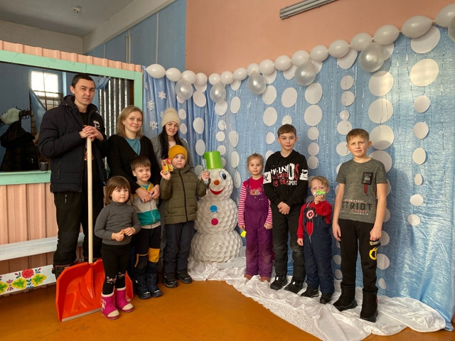 10 февраля на площадке Районного Дома культуры состоялся семейный праздник "Лепим мы снеговика".