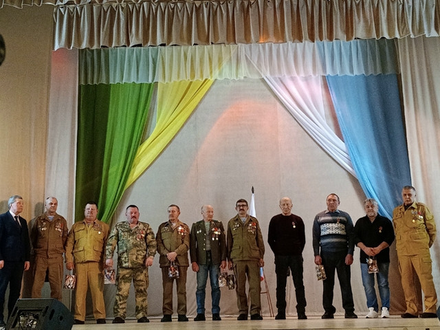 23 февраля в зале Администрации состоялся праздничный концерт, посвященный 35летию окончательного вывода советских войск из Афганистана «С днем Защитника Отечества!».