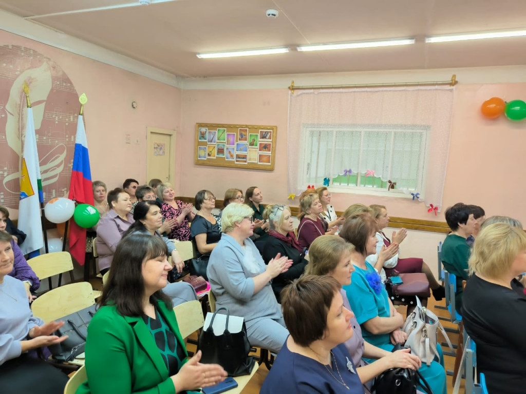 2 октября на базе МКОУ СОШ с. Заево состоялось торжественное совещание руководителей образовательных организаций Нагорского района, приуроченное к празднованию Дня учителя.