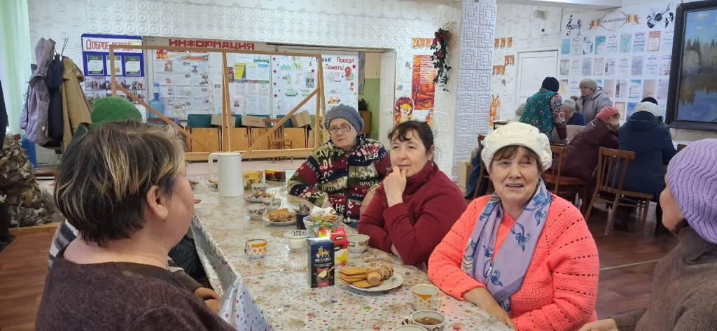 В канун 7 ноября сотрудники Заевского СДК подарили «серебряным» волонтерам путешествие в их молодость!