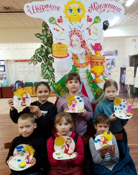 В рамках тематической недели, посвященной празднику Масленица, дети приняли участие в мастер – классе по изготовлению поделки из фаомирана и картона, который состоялся в Заевском СДК.