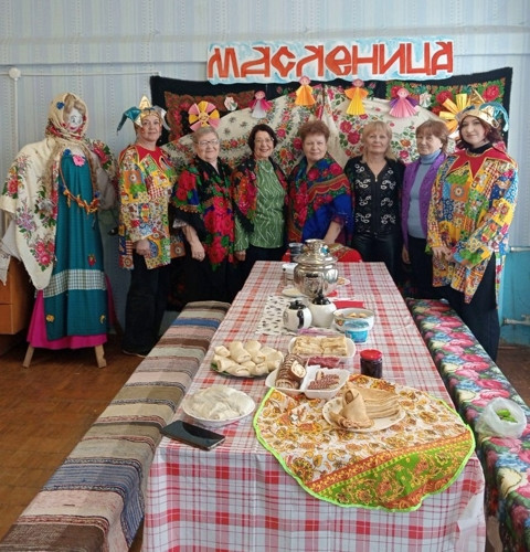 Весело и по-домашнему состоялась "Блинная вечеринка" с клубом наших умелиц "Zолотые руки".